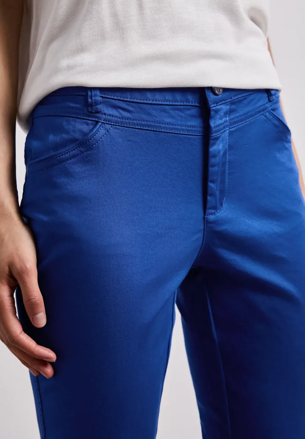 7/8 Slim Leg Hose im Satin-Look