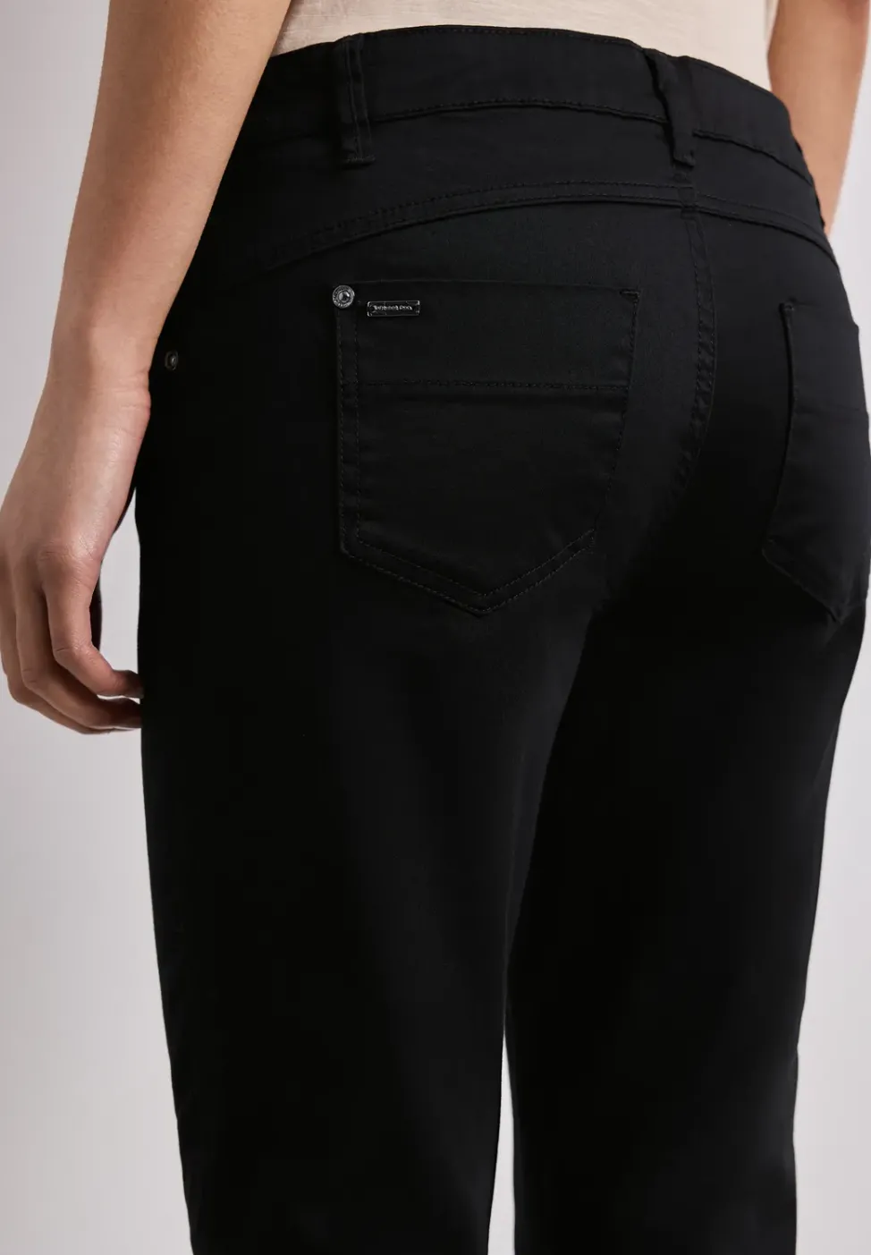 7/8 Slim Leg Hose im Satin-Look