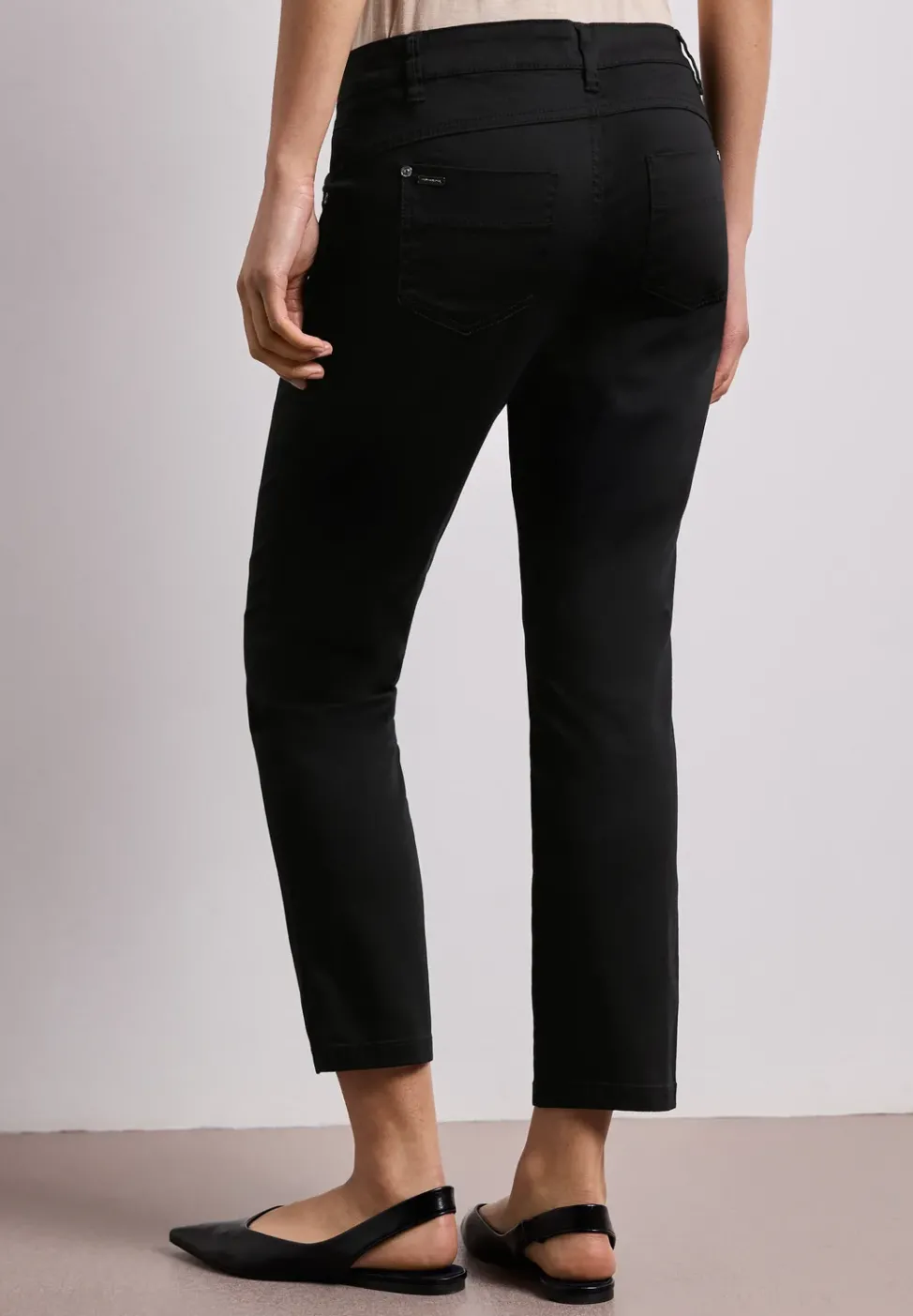 7/8 Slim Leg Hose im Satin-Look