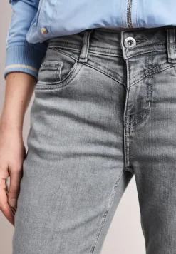 7/8 Slim Leg Jeans im Casual Fit