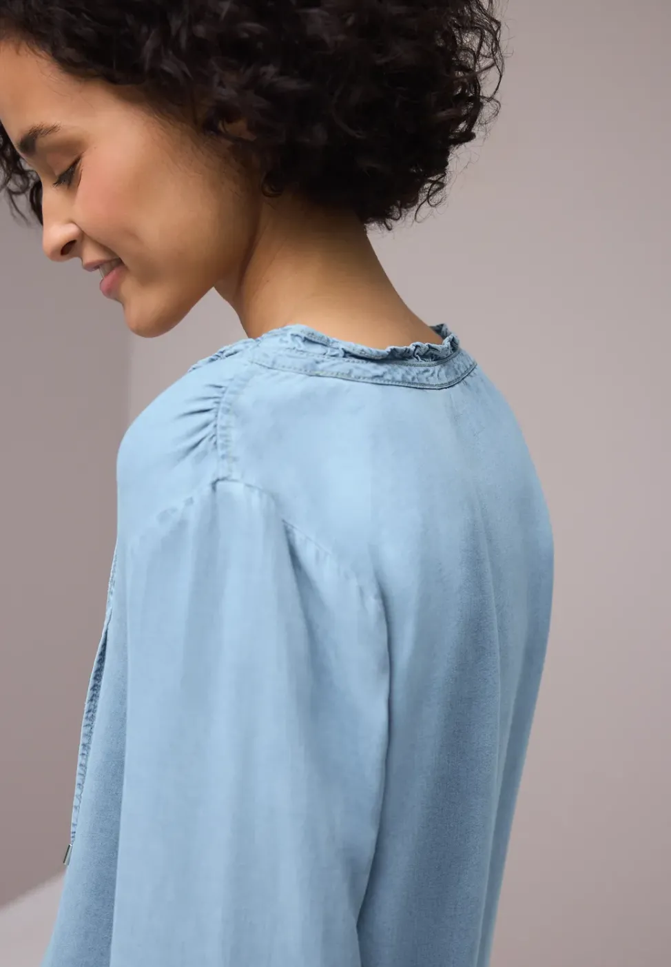 3/4-Arm Bluse mit Split Neck im Denim-Look