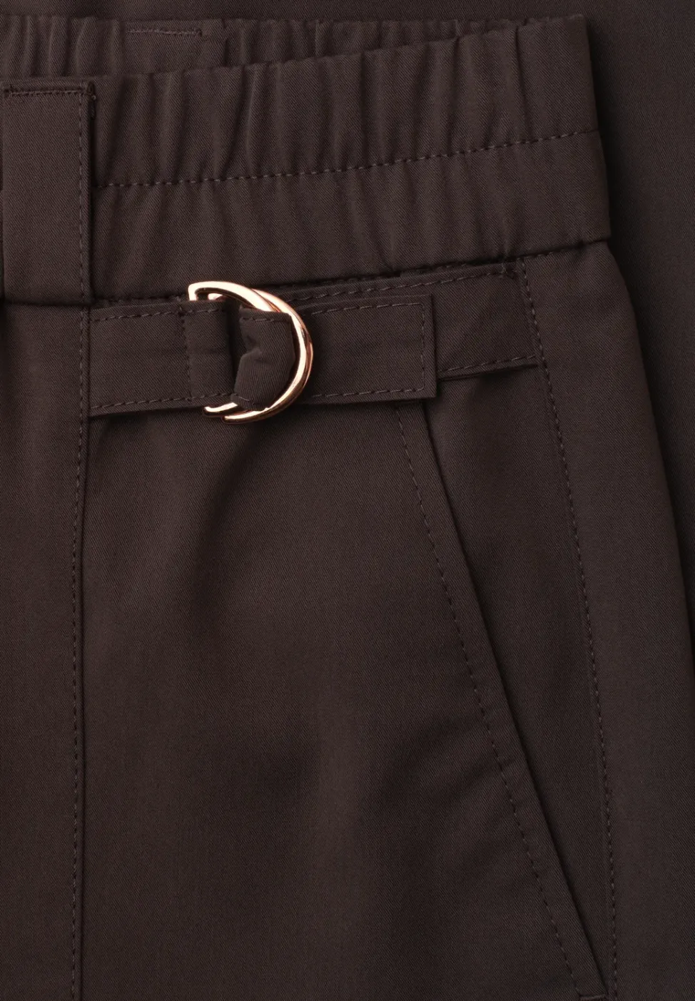 Barrel Leg Hose mit Schnallendetail