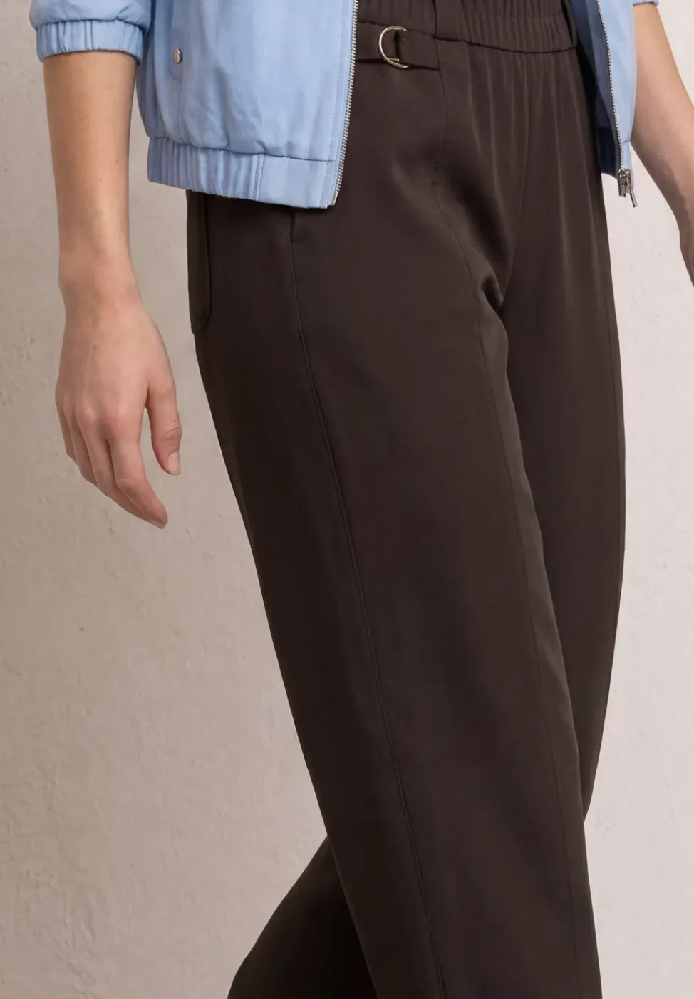 Barrel Leg Hose mit Schnallendetail