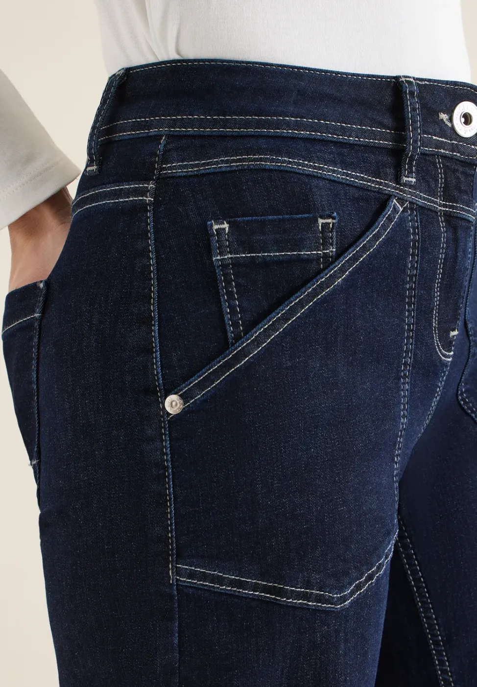 Barrel Leg Jeans