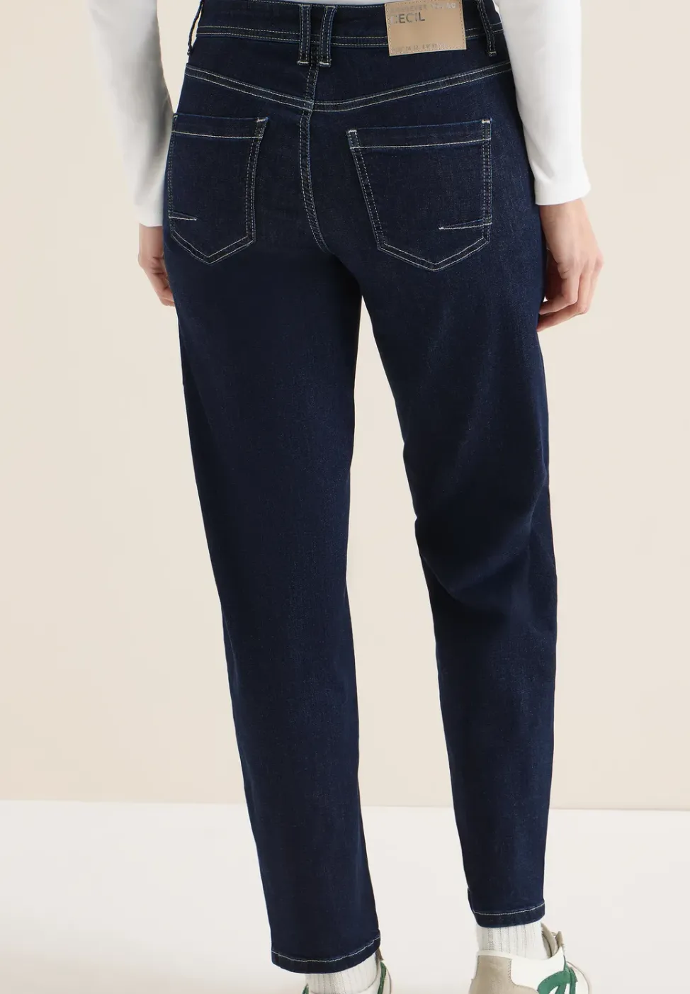 Barrel Leg Jeans