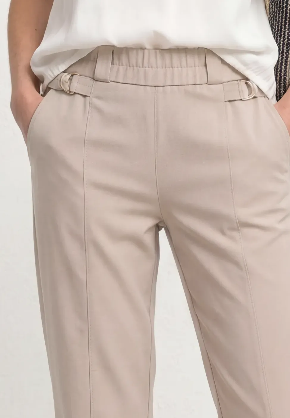 Barrel Leg Hose mit Schnallendetail
