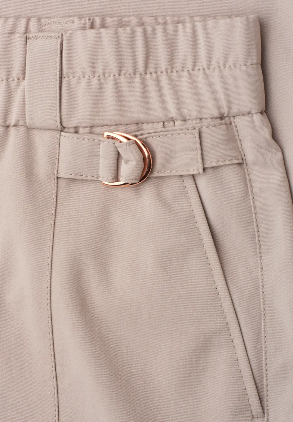 Barrel Leg Hose mit Schnallendetail