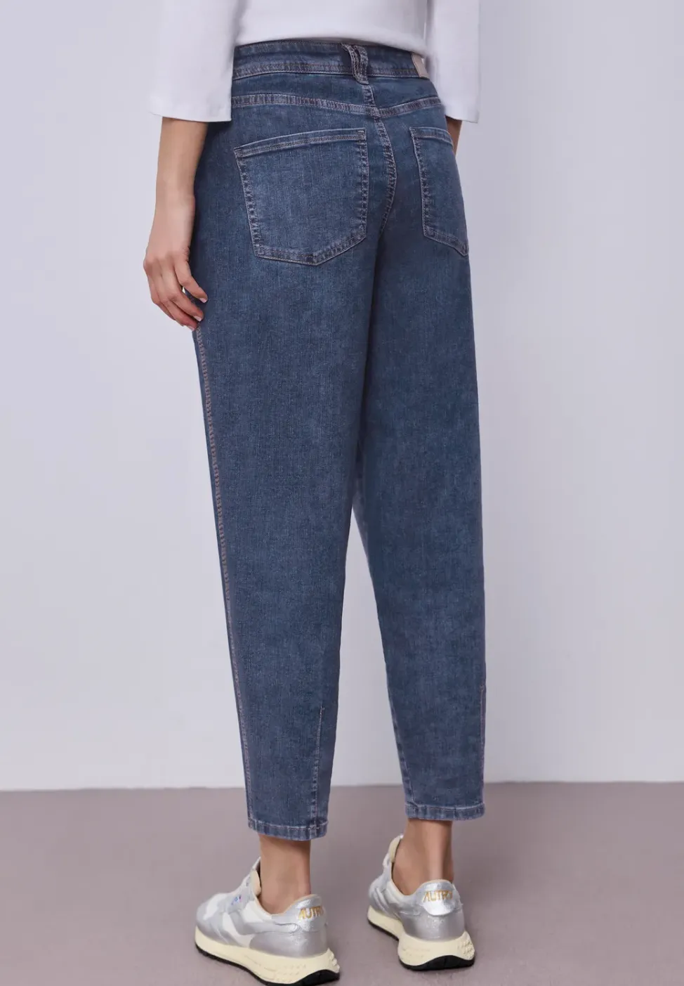 Barrel Leg Jeans
