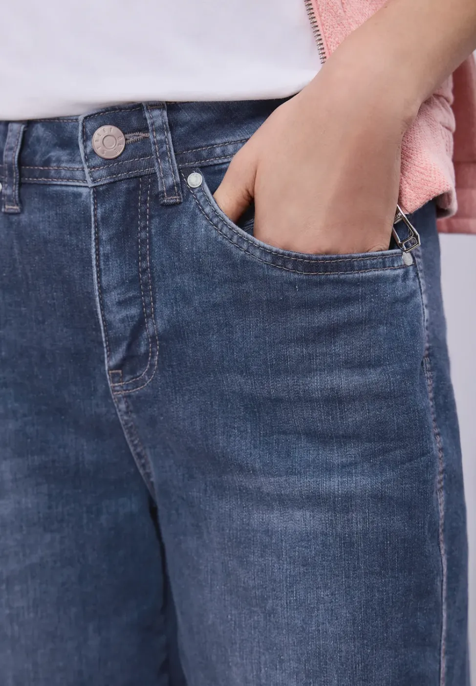 Barrel Leg Jeans