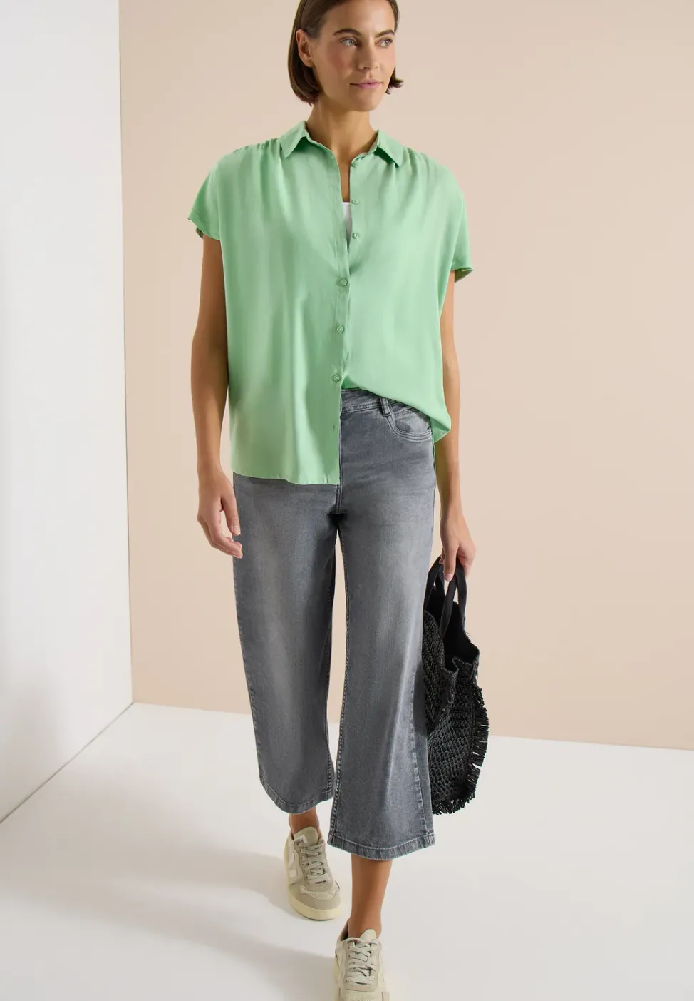 Basic Bluse mit Hemdkragen in Unifarbe