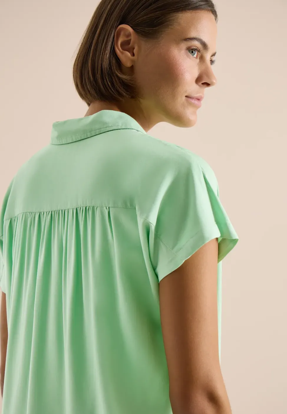 Basic Bluse mit Hemdkragen in Unifarbe
