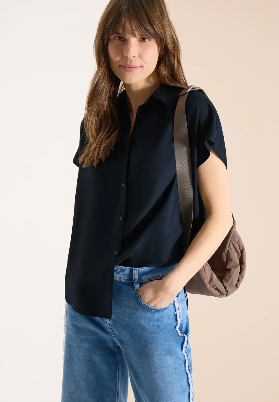 Basic Bluse mit Hemdkragen in Unifarbe
