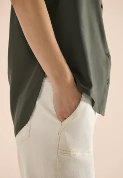 Basic Bluse mit Hemdkragen in Unifarbe