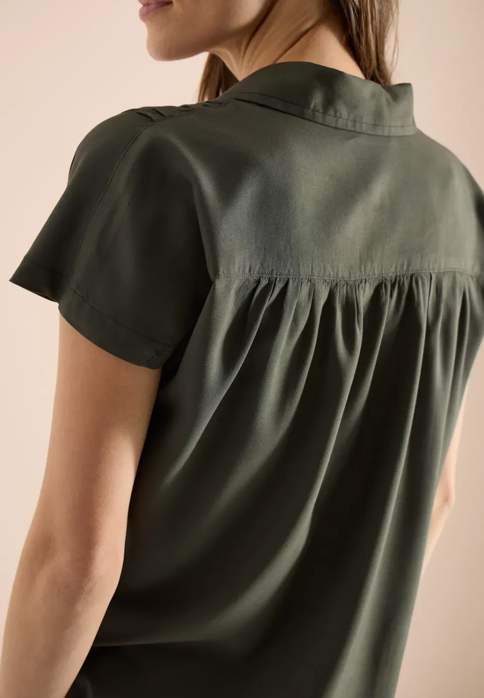 Basic Bluse mit Hemdkragen in Unifarbe