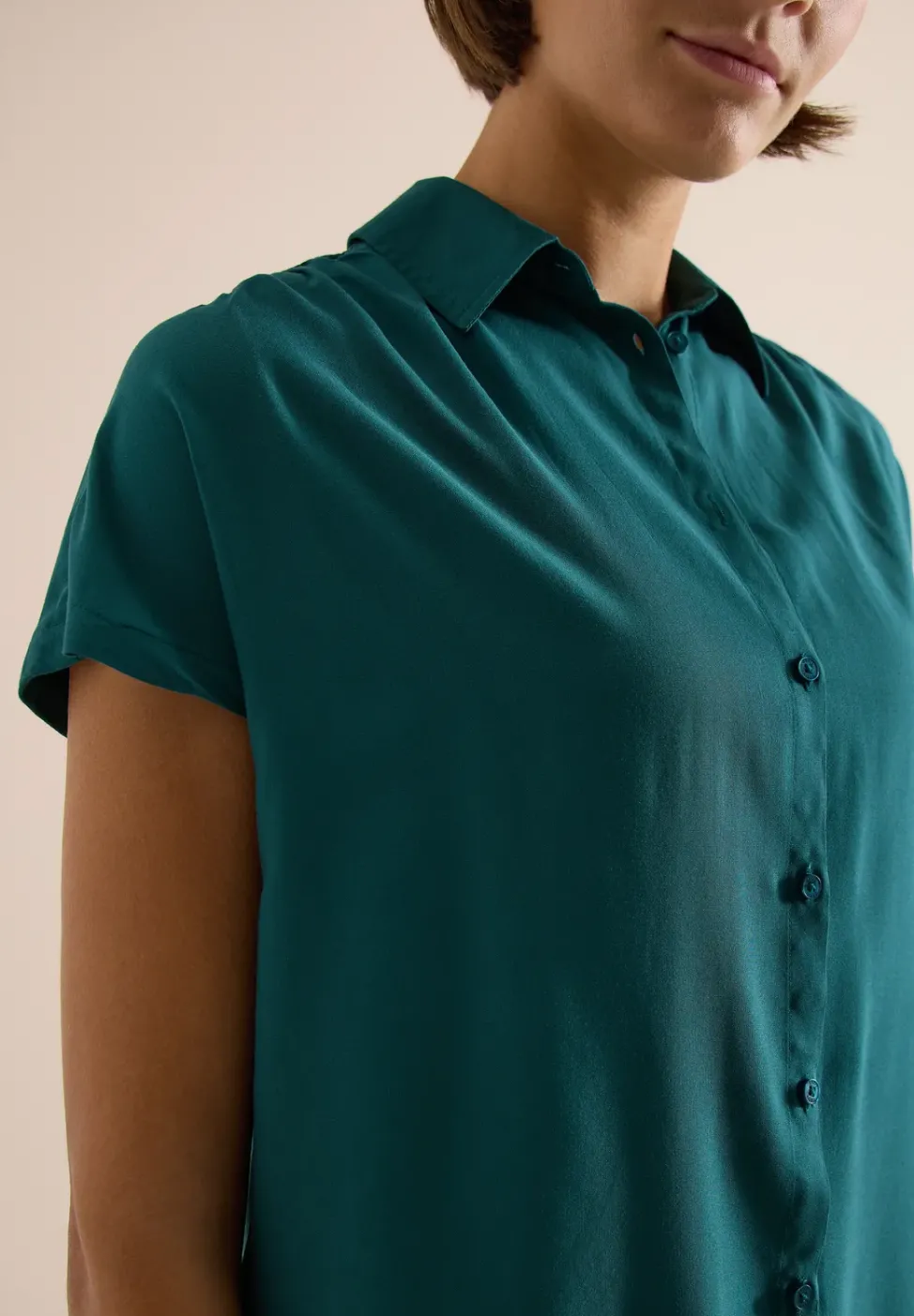 Basic Bluse mit Hemdkragen in Unifarbe
