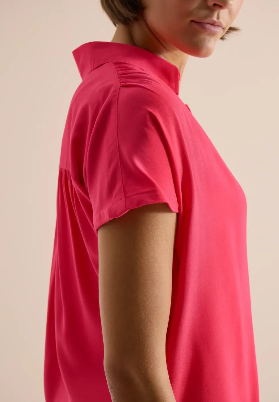 Basic Bluse mit Hemdkragen in Unifarbe