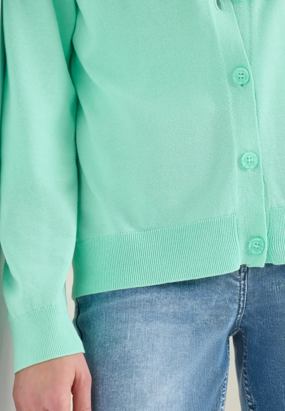 Basic Cardigan mit V-Neck und Knöpfen