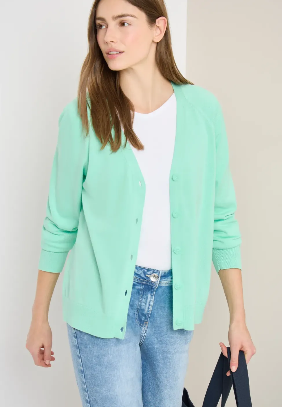 Basic Cardigan mit V-Neck und Knöpfen