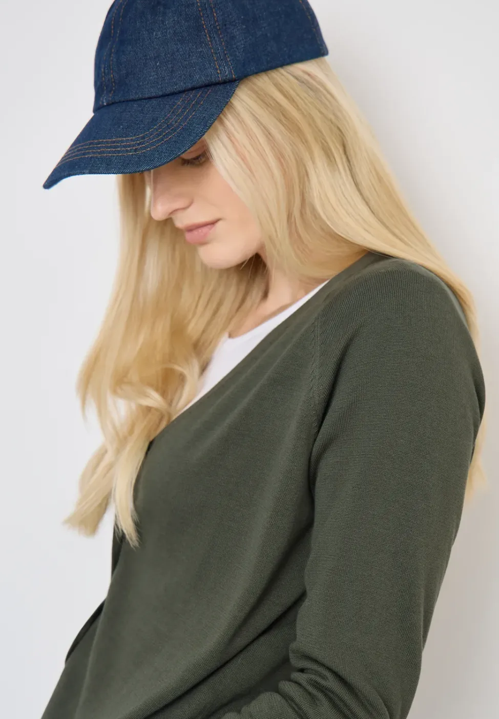 Basic Cardigan mit V-Neck und Knöpfen