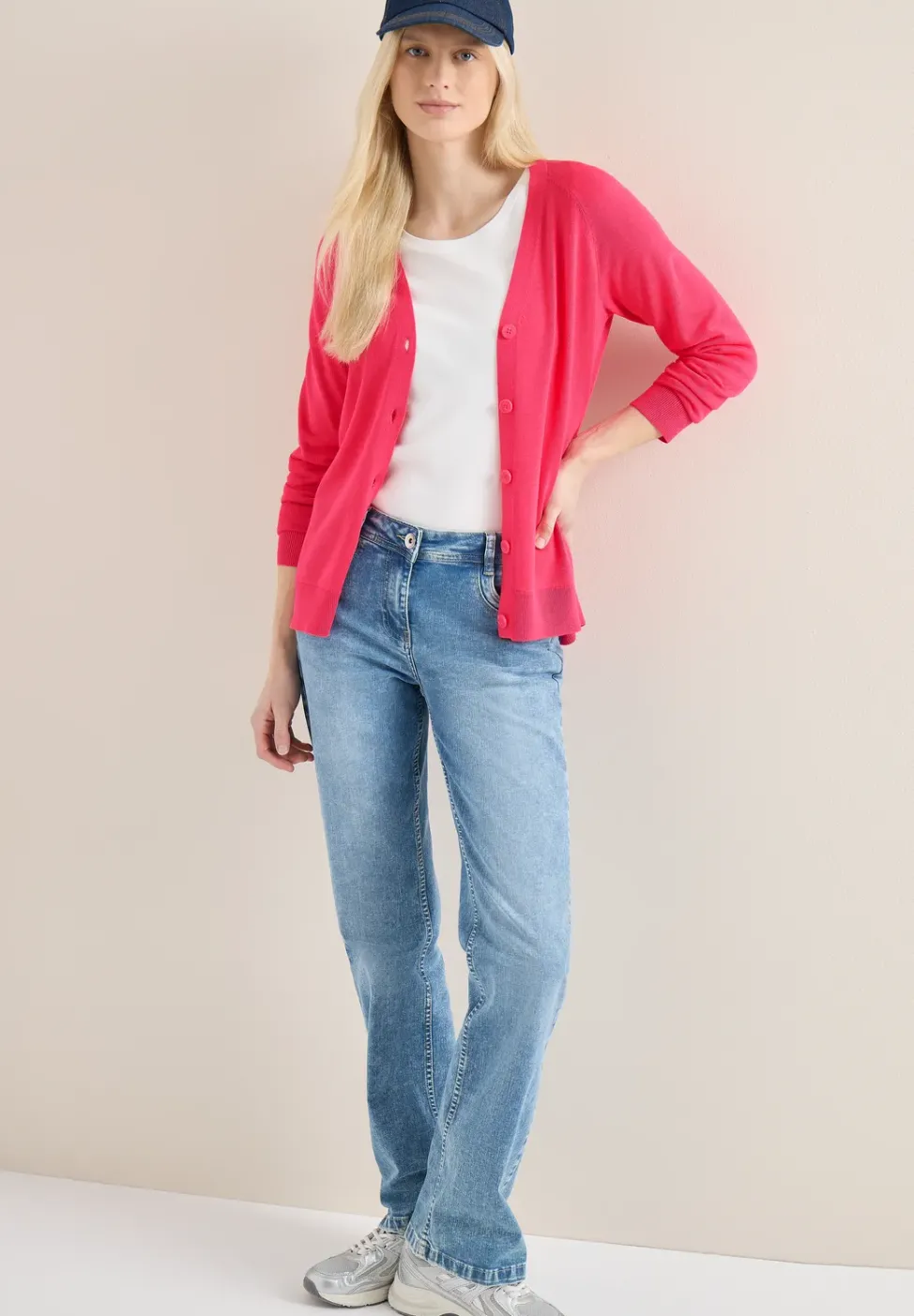 Basic Cardigan mit V-Neck und Knöpfen