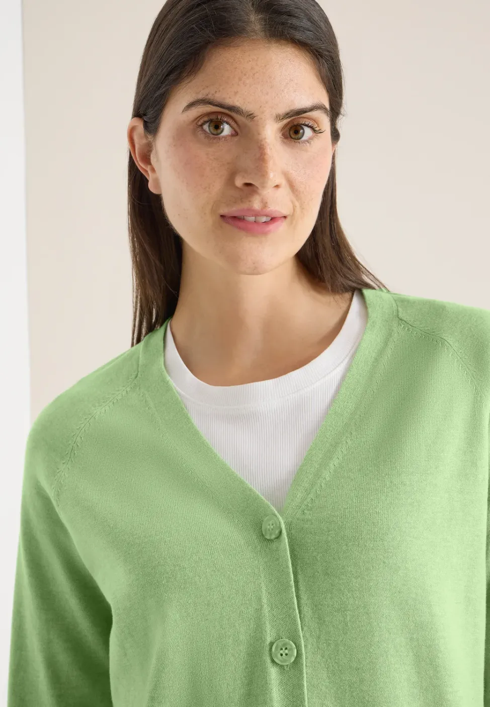 Basic Cardigan mit V-Neck und Knöpfen