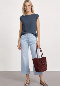 Basic Shirt mit U-Boot-Ausschnitt