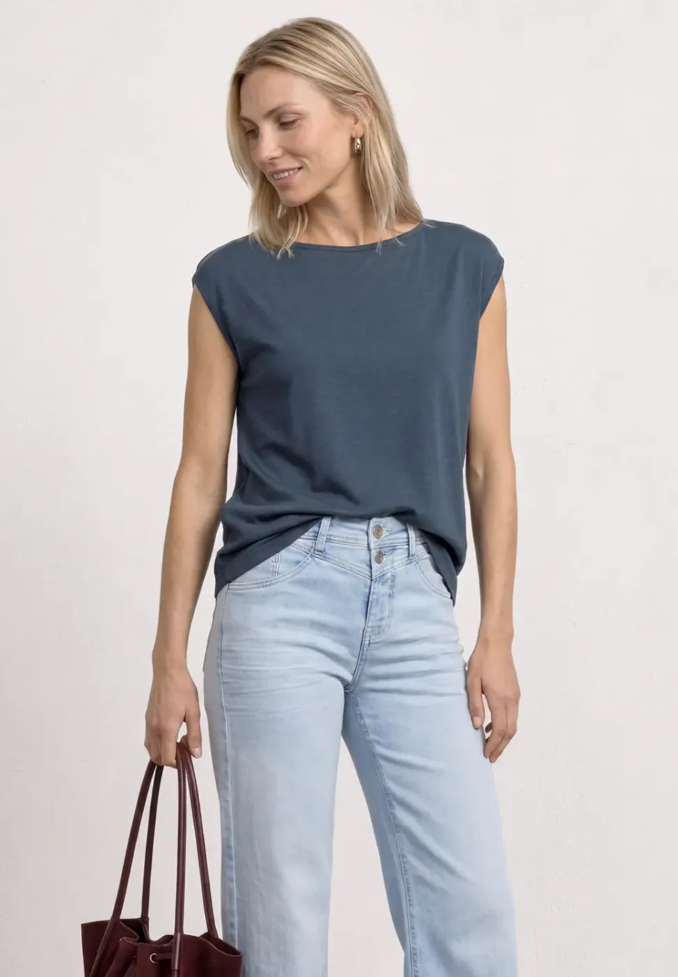 Basic Shirt mit U-Boot-Ausschnitt
