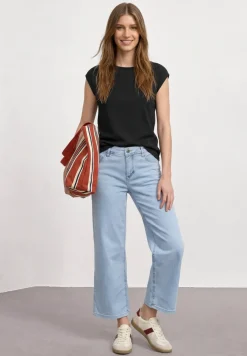 Basic Shirt mit U-Boot-Ausschnitt