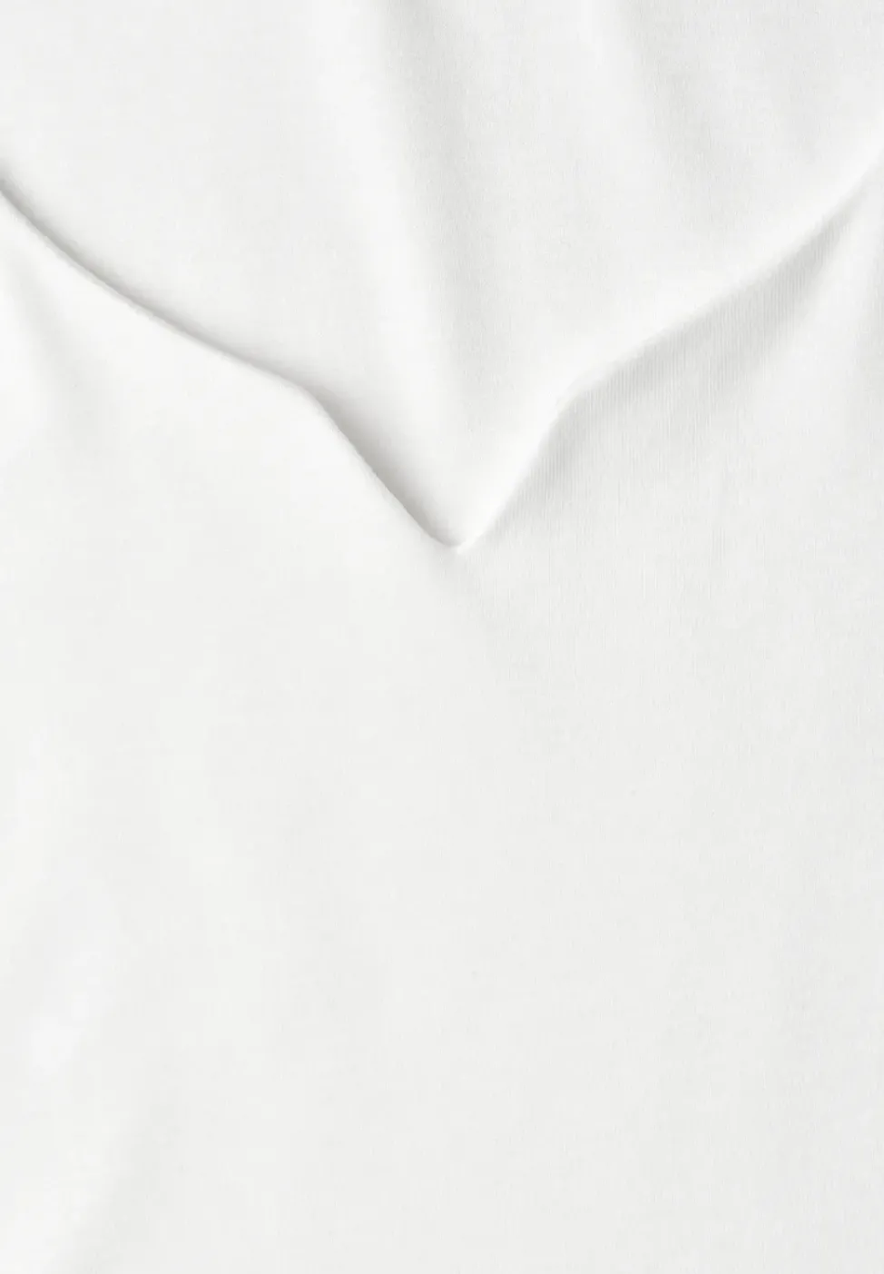 Basic Top mit Herzausschnitt