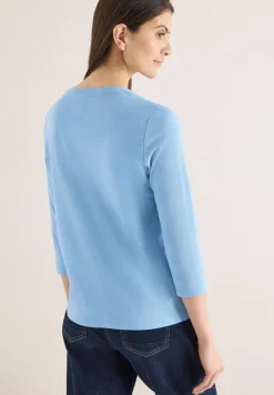 Basic T-Shirt
