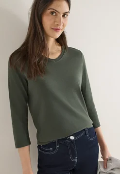 Basic T-Shirt