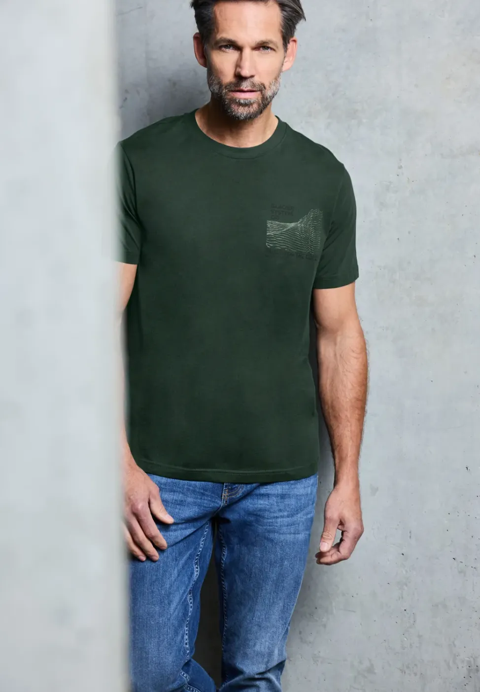 Basic T-Shirt mit Chestprint
