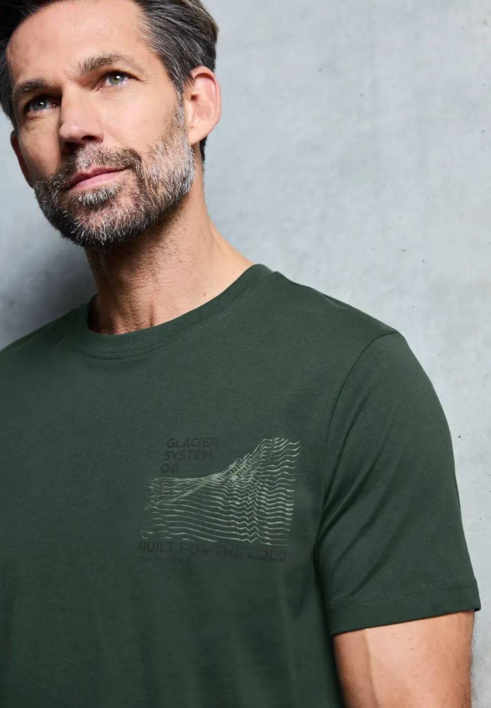 Basic T-Shirt mit Chestprint