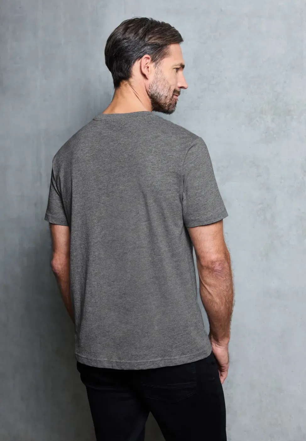 Basic T-Shirt mit Chestprint