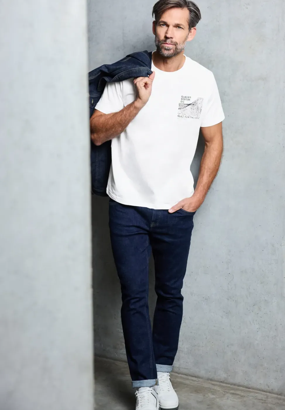 Basic T-Shirt mit Chestprint