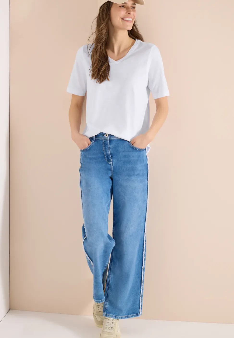 Basic T-Shirt mit Kurzarm und V-Neck