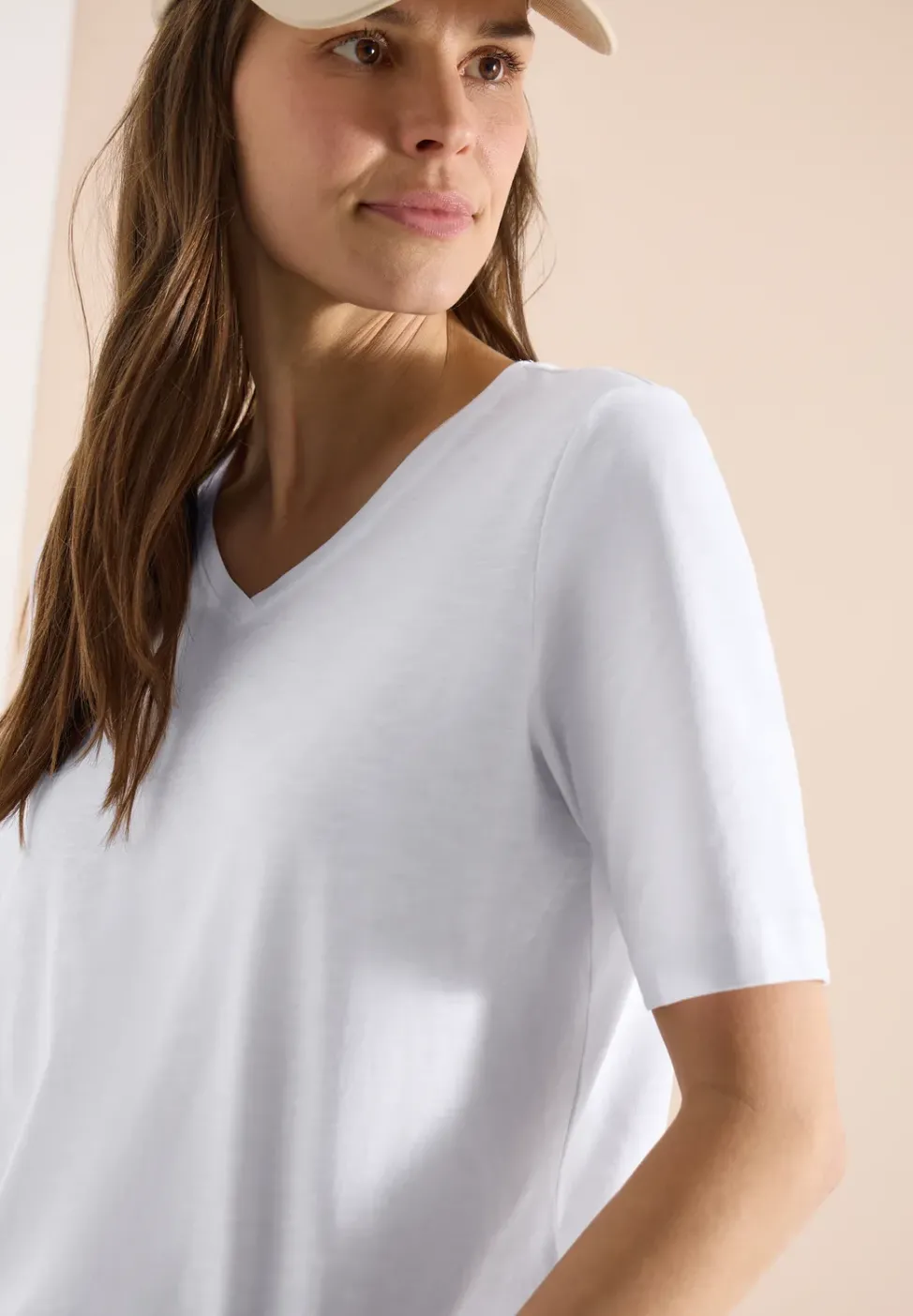 Basic T-Shirt mit Kurzarm und V-Neck