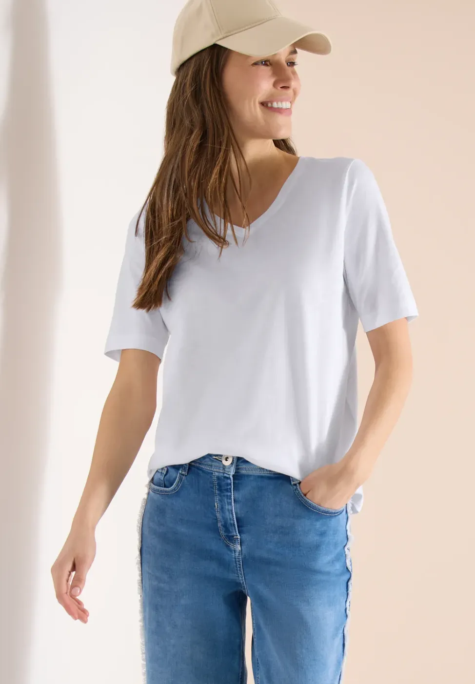 Basic T-Shirt mit Kurzarm und V-Neck