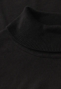 Basic Turtleneck Pullover