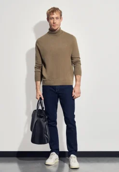 Basic Turtleneck Pullover