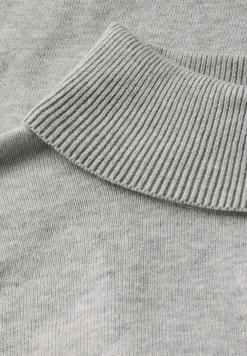 Basic Turtleneck Pullover