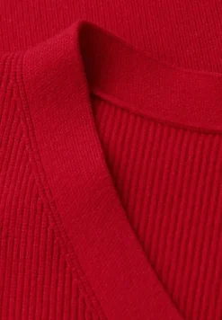 Basic V-Neck Pullover