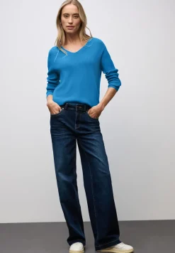 Basic V-Neck Pullover