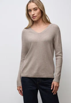 Basic V-Neck Pullover