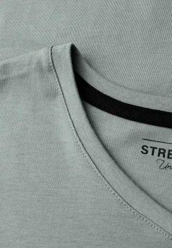 Basic V-Neck T-Shirt