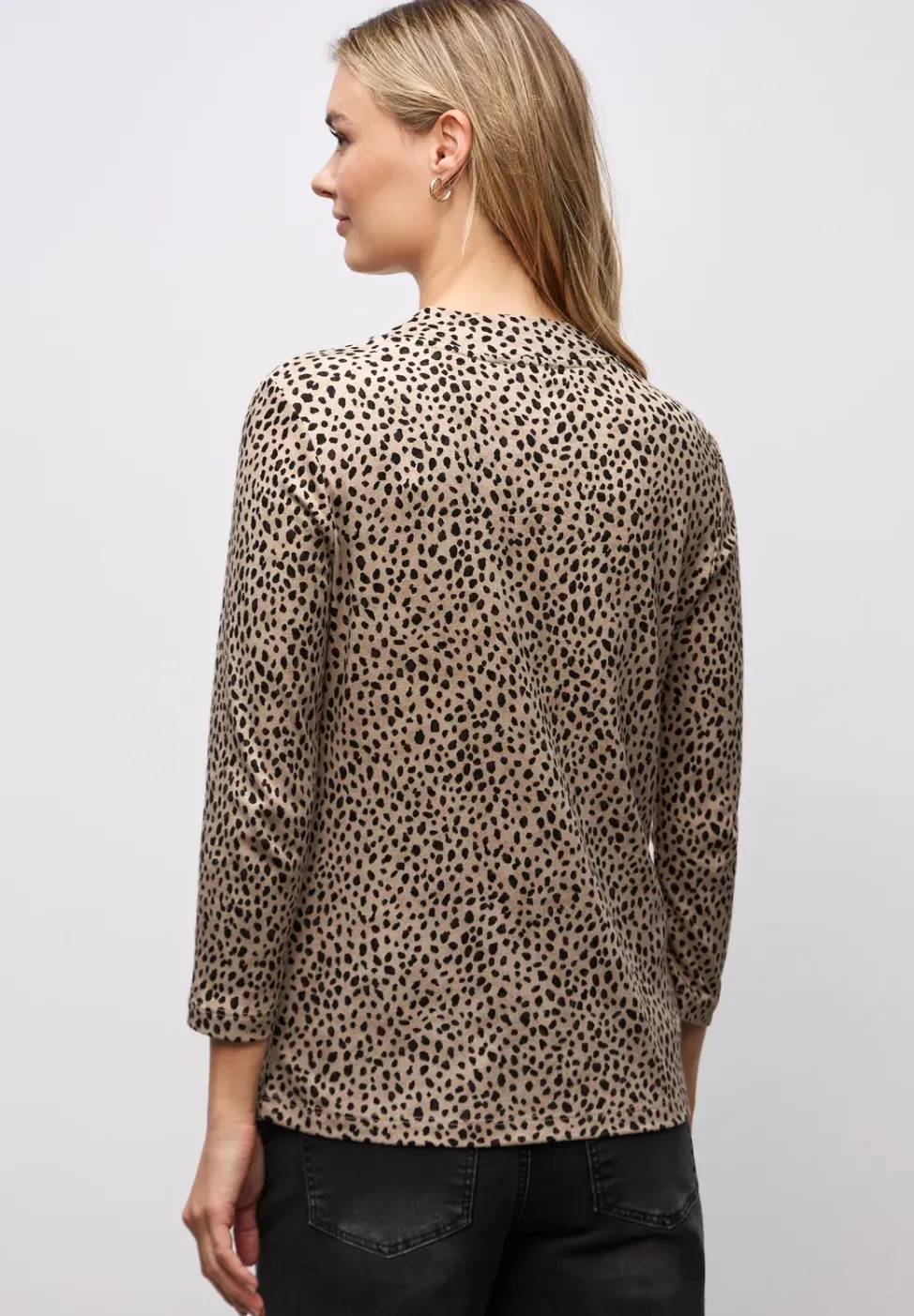 Basic Leo Turtleneck Shirt