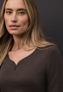 Basic Shirt mit Knopfdetail