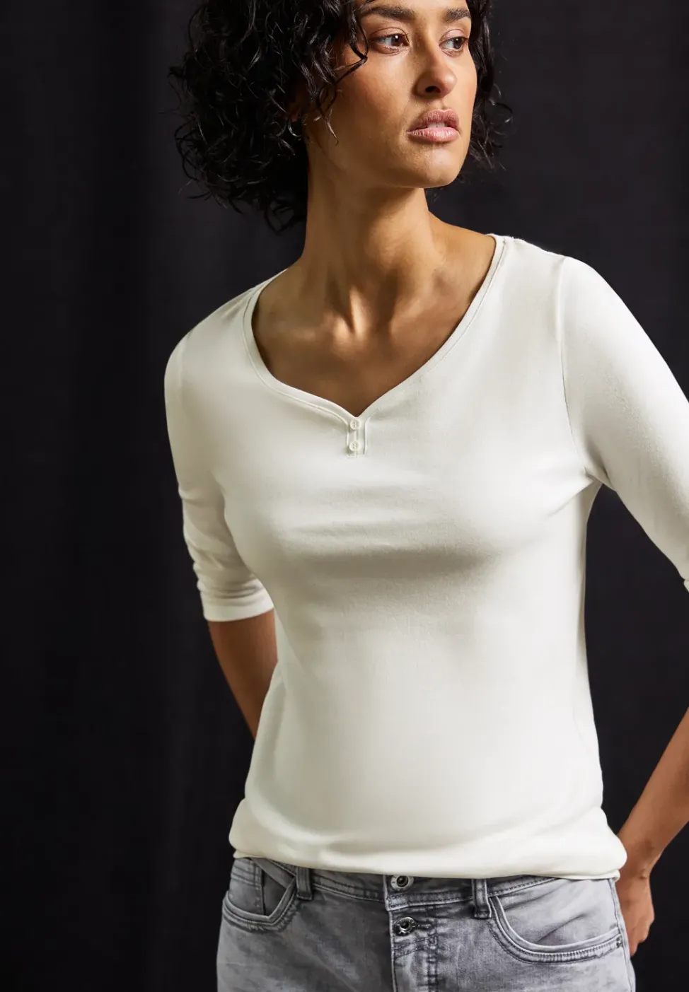 Basic Shirt mit Knopfdetail