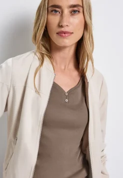 Basic Shirt mit Knopfdetail