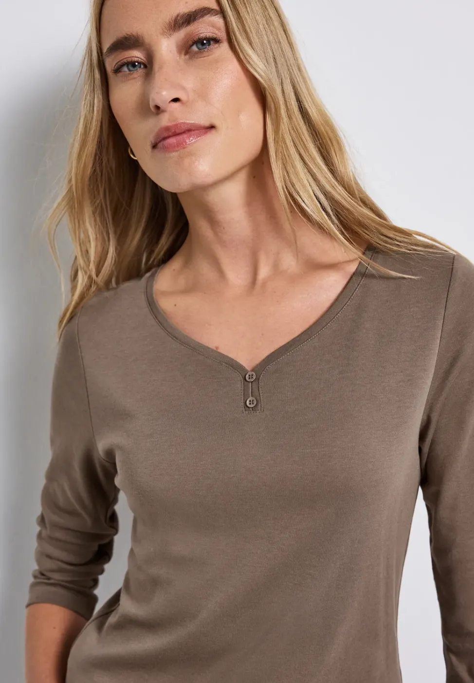 Basic Shirt mit Knopfdetail